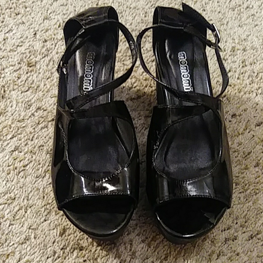 Black strap sandal